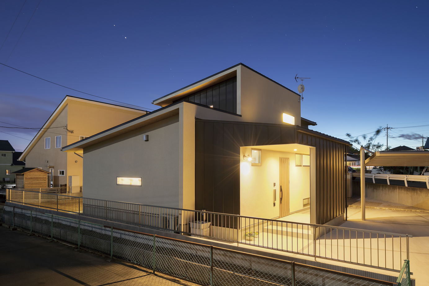 関工務所 【本体価格2500～3000万円/36.1坪】匠の技で描く、格子で囲われた中庭のあるZEHの家の建築実例画像8