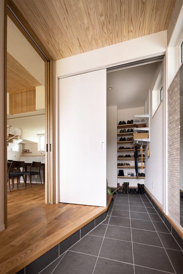 関工務所 【本体価格2500～2999万円/39.3坪】ガレージと趣味スペースがある和モダンな家の建築実例画像3