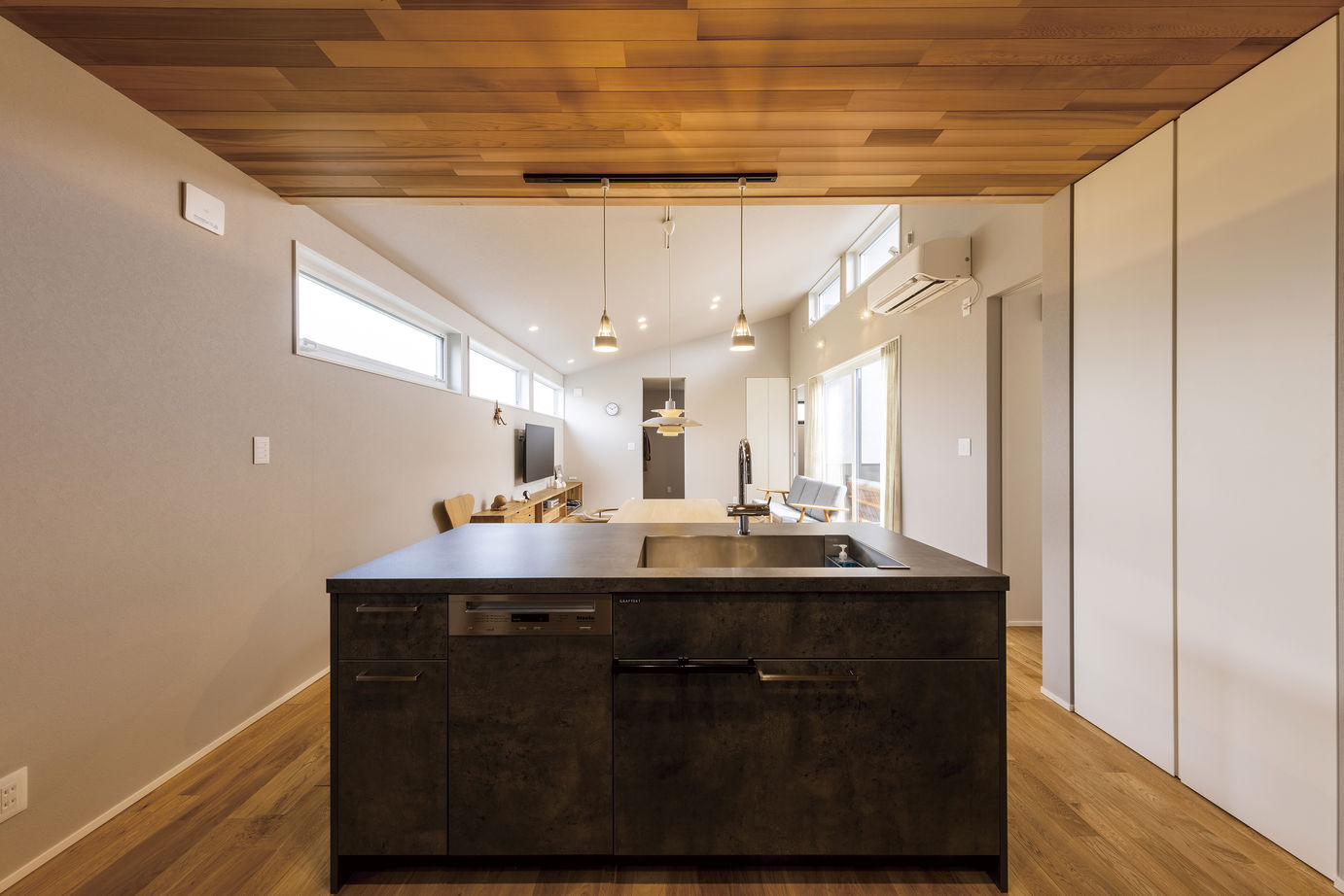 関工務所 【本体価格2000～2499万円/平屋】プライバシーと開放感を両立した中庭のある平屋の家の建築実例画像7