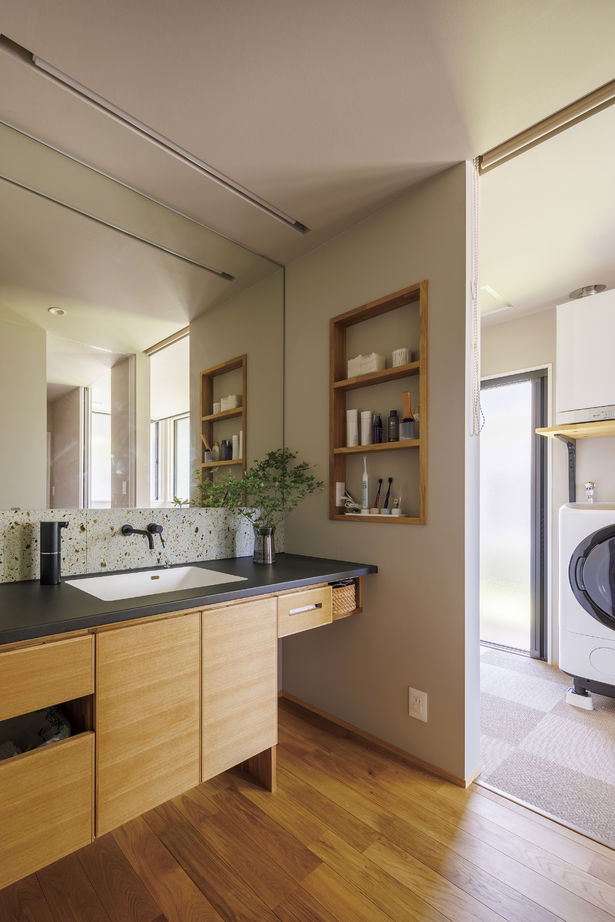 関工務所 【本体価格4000万円～/63.7坪】大空間を大胆に彩る設計力と匠の技。素材使いで魅せる平屋＋αの住まいの建築実例画像6