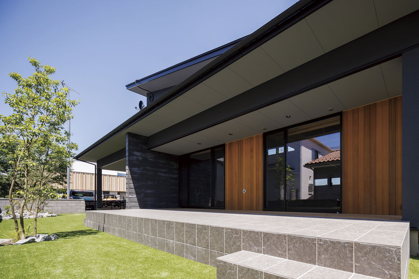 関工務所 【本体価格4000万円～/63.7坪】大空間を大胆に彩る設計力と匠の技。素材使いで魅せる平屋＋αの住まいの建築実例画像10