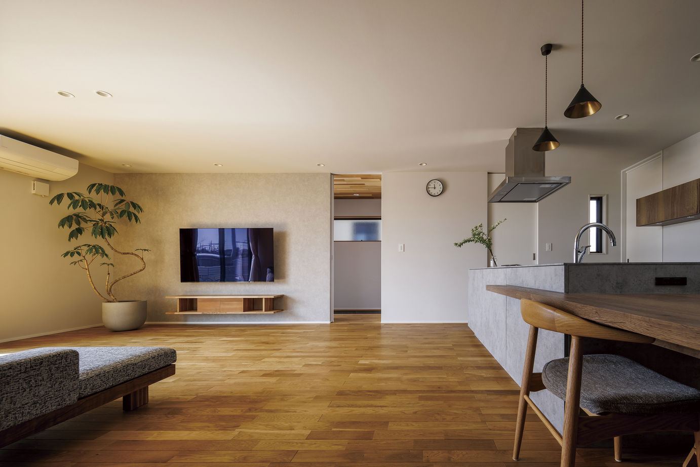 関工務所 【本体価格3000～3499万円/43坪】家族をつなぐスキップフロアのある住まいの建築実例画像2