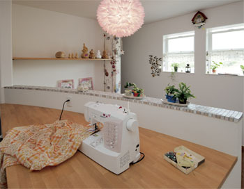 ソーフィールドホーム 可愛らしい玄関に人が集まり ハンドメイドを楽しむ毎日の建築実例画像2