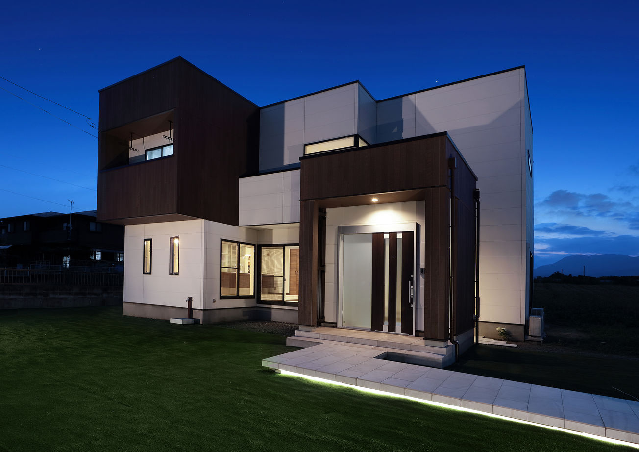 ソーフィールドホーム 【本体価格1500～1999万円】間接照明がモダンな空間を演出。美しさと暮らしやすさを追求の建築実例画像1