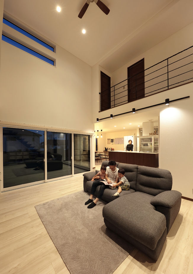 ソーフィールドホーム 【本体価格1500～1999万円】間接照明がモダンな空間を演出。美しさと暮らしやすさを追求の建築実例画像2