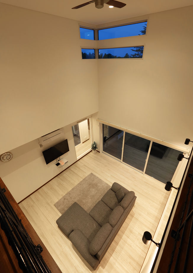 ソーフィールドホーム 【本体価格1500～1999万円】間接照明がモダンな空間を演出。美しさと暮らしやすさを追求の建築実例画像3