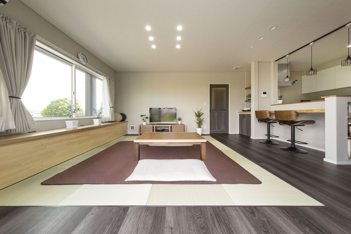 ソーフィールドホーム 【本体価格1500～1999万円／平屋／インナーガレージ】ダークカラーで落ち着きのある、シンプルモダンな平屋の建築実例画像3