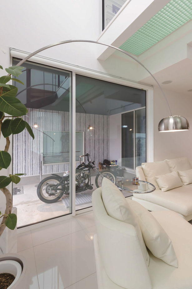 ソーフィールドホーム テーマは「白とガラスの宇宙空間」こだわりを徹底的に叶えた家の建築実例画像2