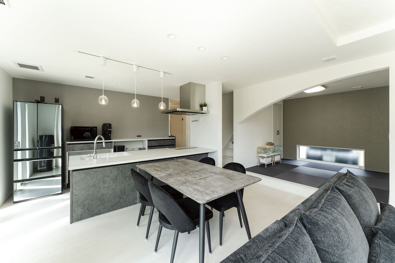 ソーフィールドホーム 【本体価格2500～3000万円/37.6坪】デザイン性と全館空調で美しく住まうクールモダンな家の建築実例画像2