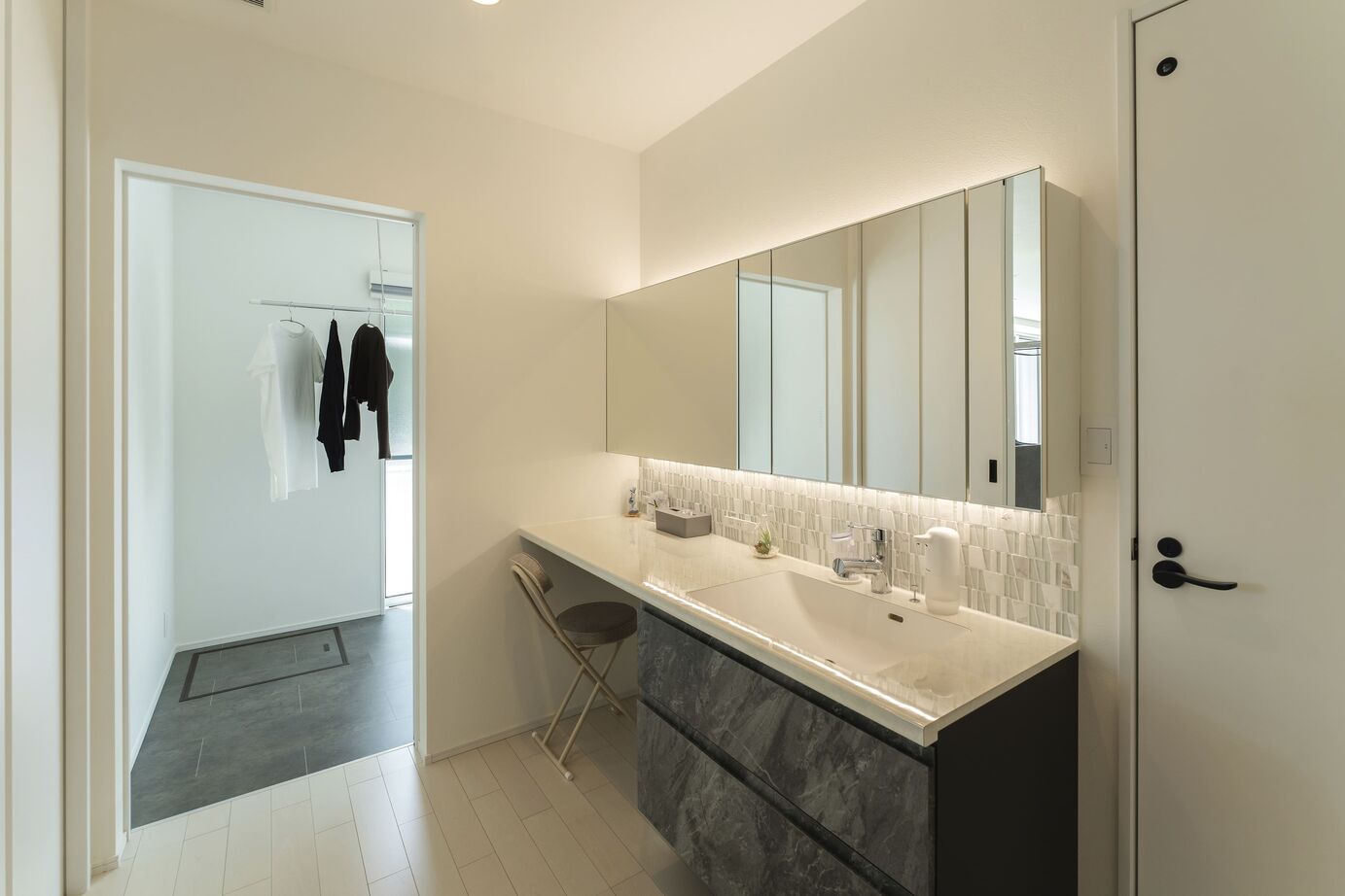 ソーフィールドホーム 【本体価格2500～3000万円/37.6坪】デザイン性と全館空調で美しく住まうクールモダンな家の建築実例画像4