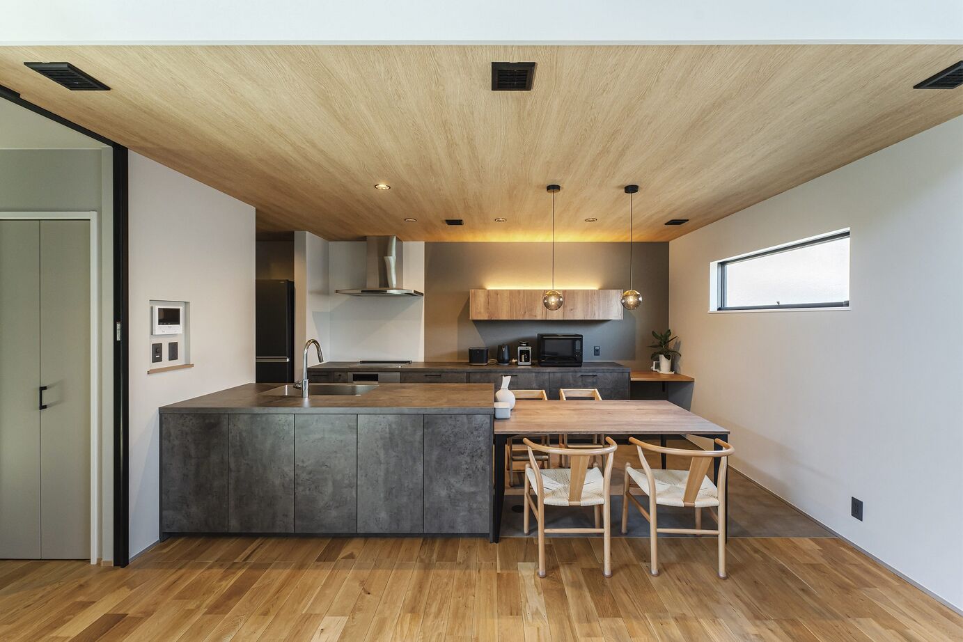 ソーフィールドホーム 【本体価格3500～4000万円/37.8坪】計算されつくした解放感が魅力。中庭中心のロの字プランの建築実例画像2