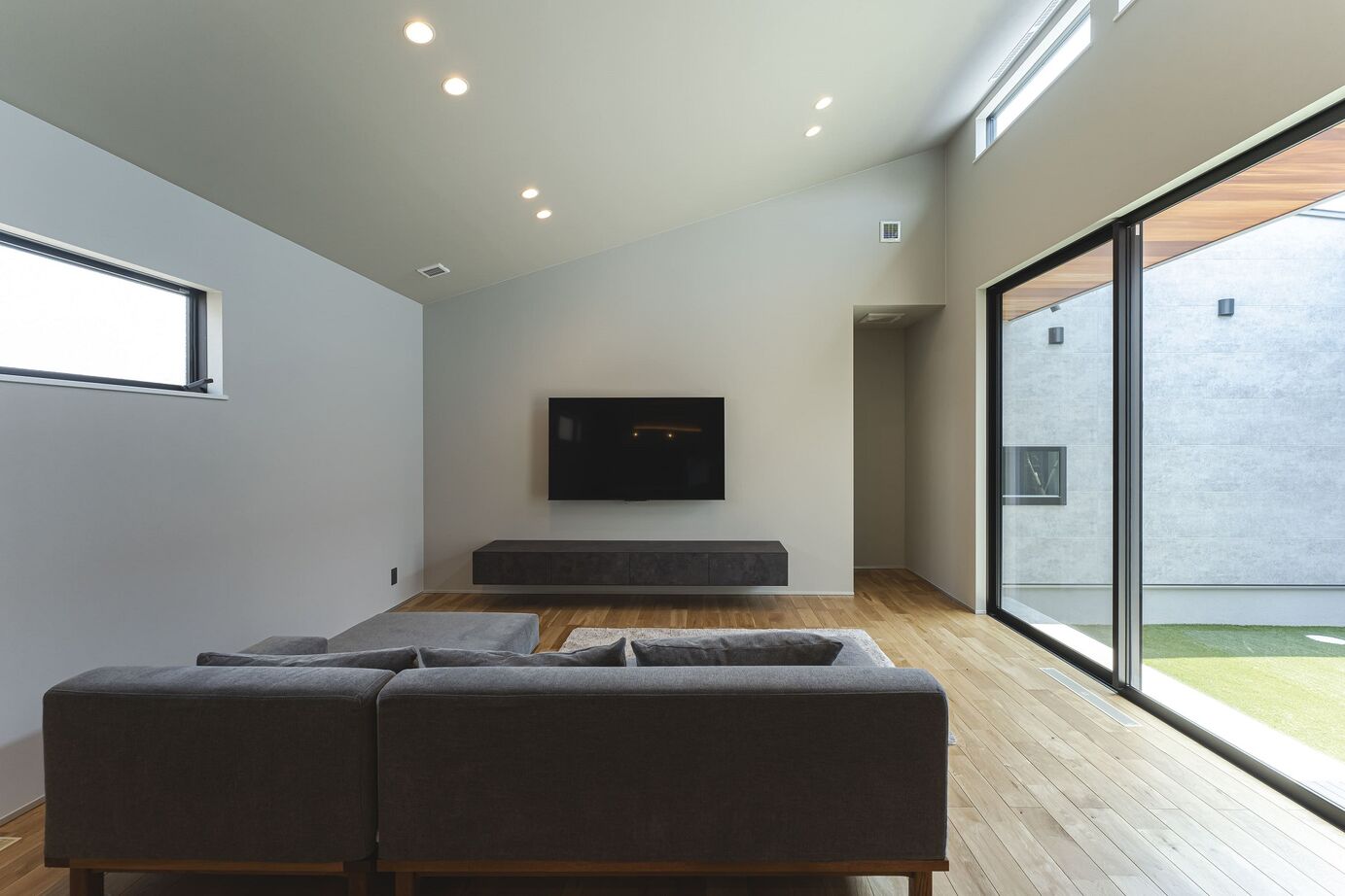 ソーフィールドホーム 【本体価格3500～4000万円/37.8坪】計算されつくした解放感が魅力。中庭中心のロの字プランの建築実例画像3