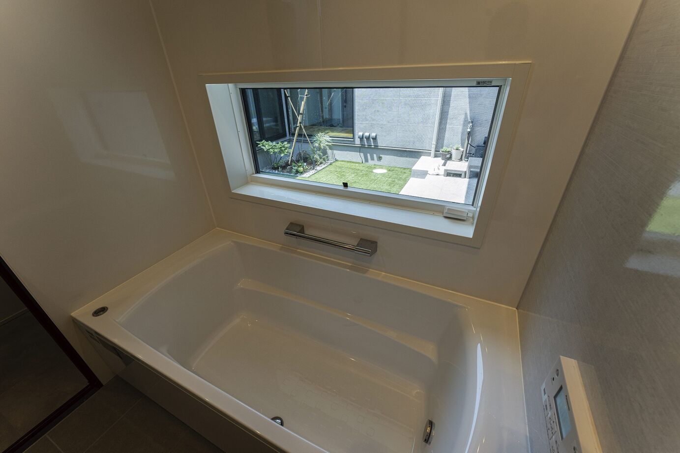 ソーフィールドホーム 【本体価格3500～4000万円/37.8坪】計算されつくした解放感が魅力。中庭中心のロの字プランの建築実例画像4