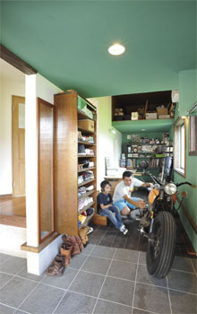 サンワ設計 生活動線もバイクガレージといった趣味スペースも ワガママをいっぱい詰めた家の建築実例画像2