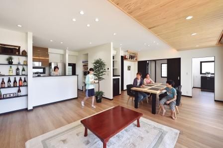 サンワ設計 家族が集まる開放的な大空間設計にこだわった二世帯住宅の建築実例画像1