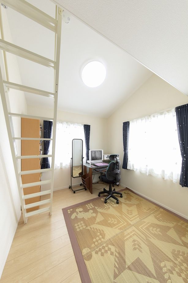 サンワ設計 ボルダリングウォールや隠れ家のような小屋裏で毎日を楽しく暮らす！家族が遊べる住まいの建築実例画像9