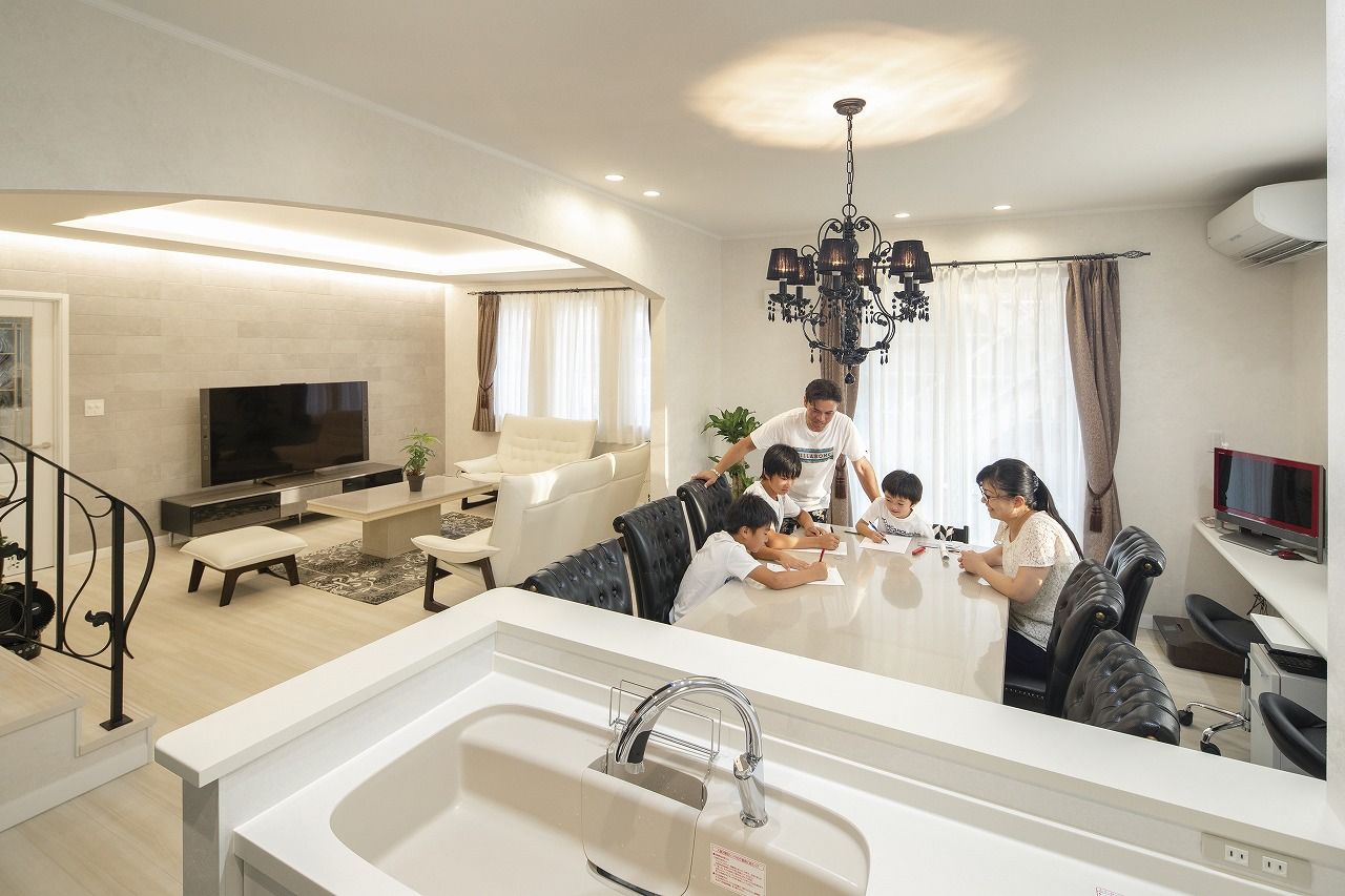 サンワ設計 妥協のない、憧れを叶えた地中海風デザインが目を惹く、家族が自然に集まる二世帯住宅の建築実例画像4