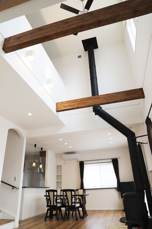 サンワ設計 薪ストーブのあるぬくもりに包まれる家の建築実例画像3