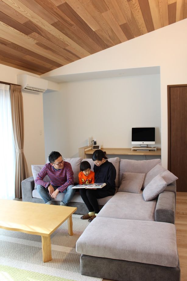 サンワ設計 太陽の光差し込むバイクガレージのある平屋の建築実例画像3