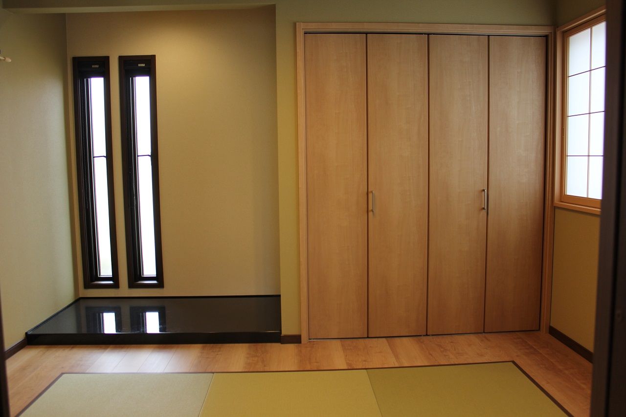 サンワ設計 太陽の光差し込むバイクガレージのある平屋の建築実例画像6