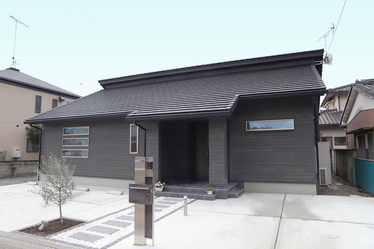 サンワ設計 家族と愛犬が楽しく暮らす広々ウッドデッキのある家の建築実例画像1