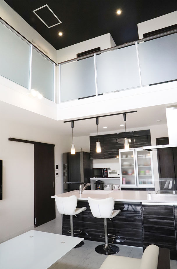 サンワ設計 開放感がある吹抜けとスムーズな家事動線が魅力の家の建築実例画像6