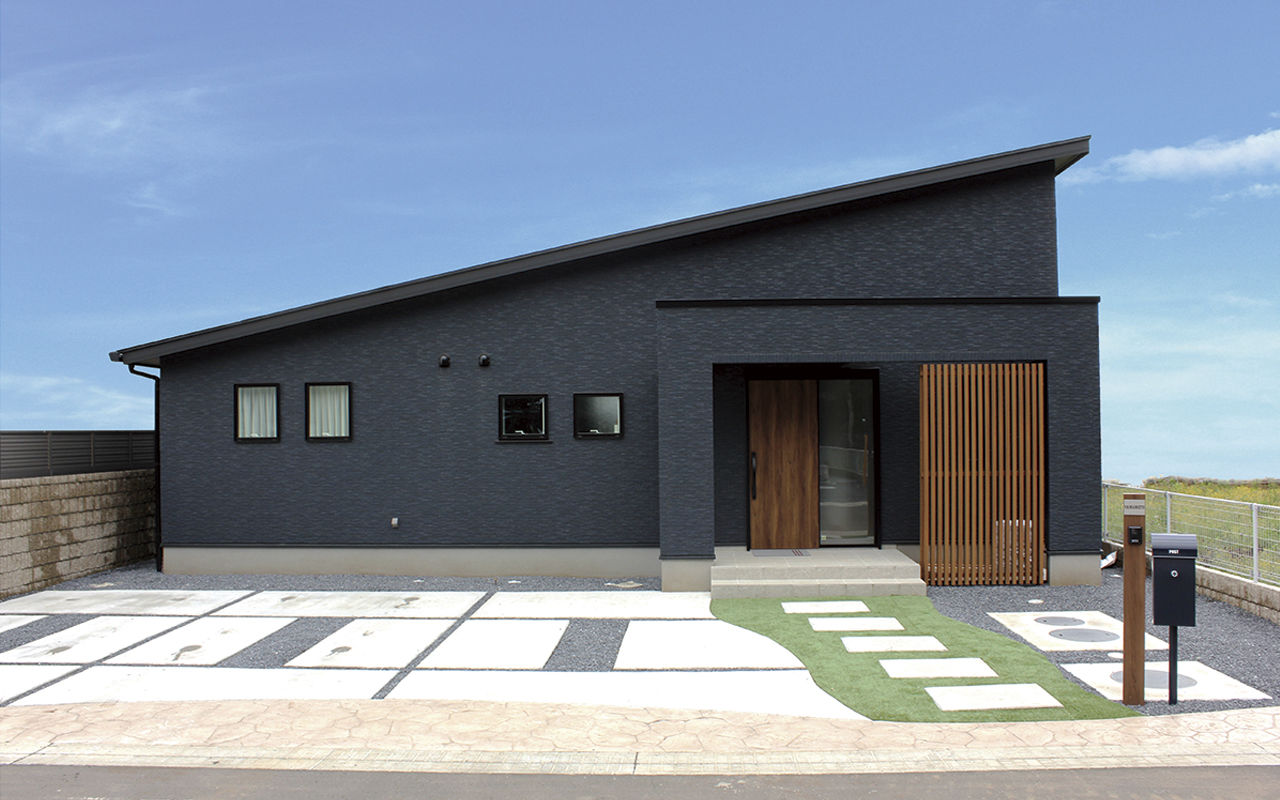 サンワ設計 憧れの平屋と収納上手なコの字カウンターの建築実例画像1