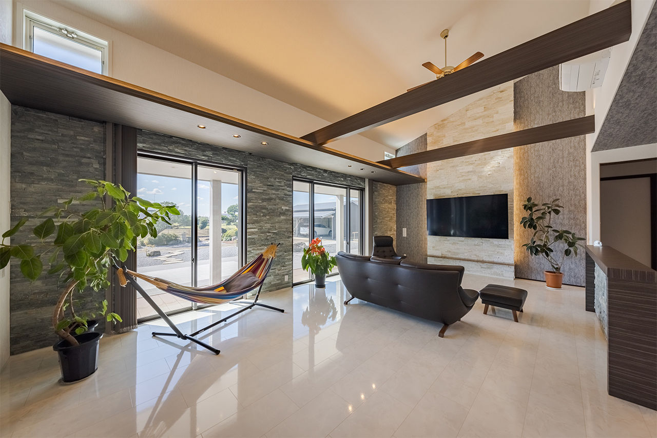 サンワ設計 非日常を味わう平屋　本物志向の大人の住まいの建築実例画像2