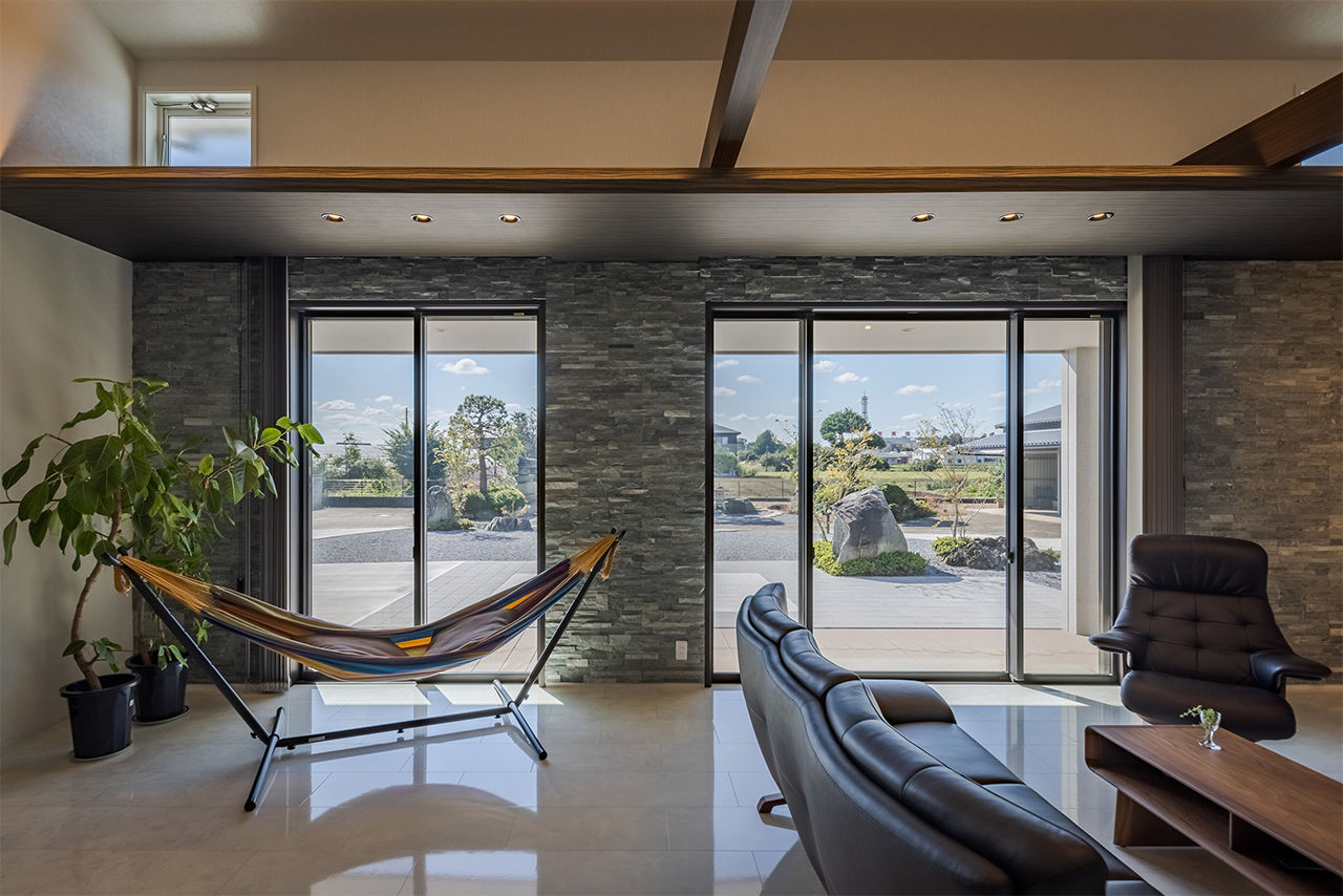 サンワ設計 非日常を味わう平屋　本物志向の大人の住まいの建築実例画像3