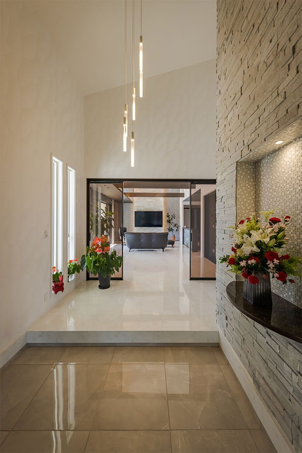 サンワ設計 非日常を味わう平屋　本物志向の大人の住まいの建築実例画像6