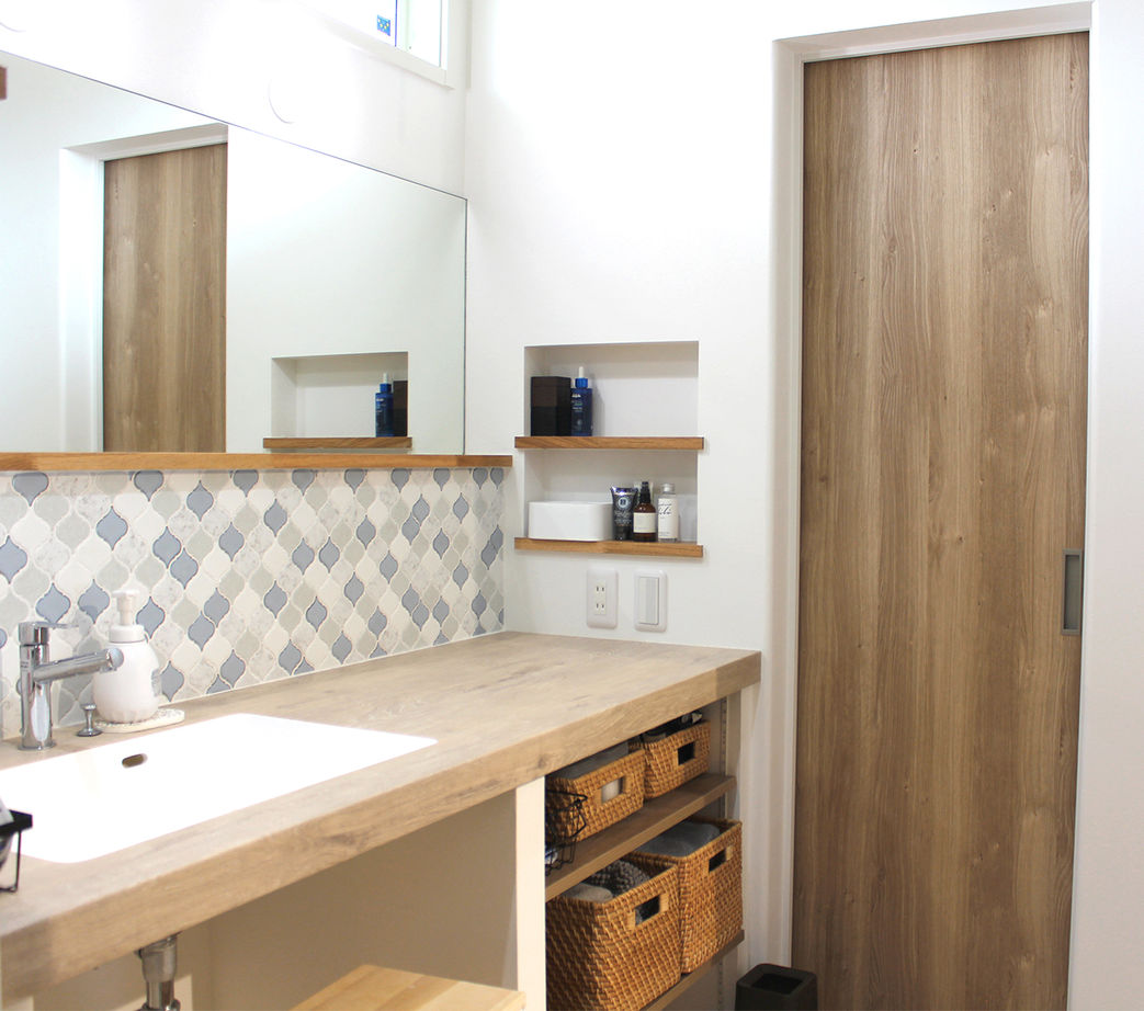 サンワ設計 ロックガーデン風のエクステリア　ハワイアンテイストな平屋の建築実例画像4