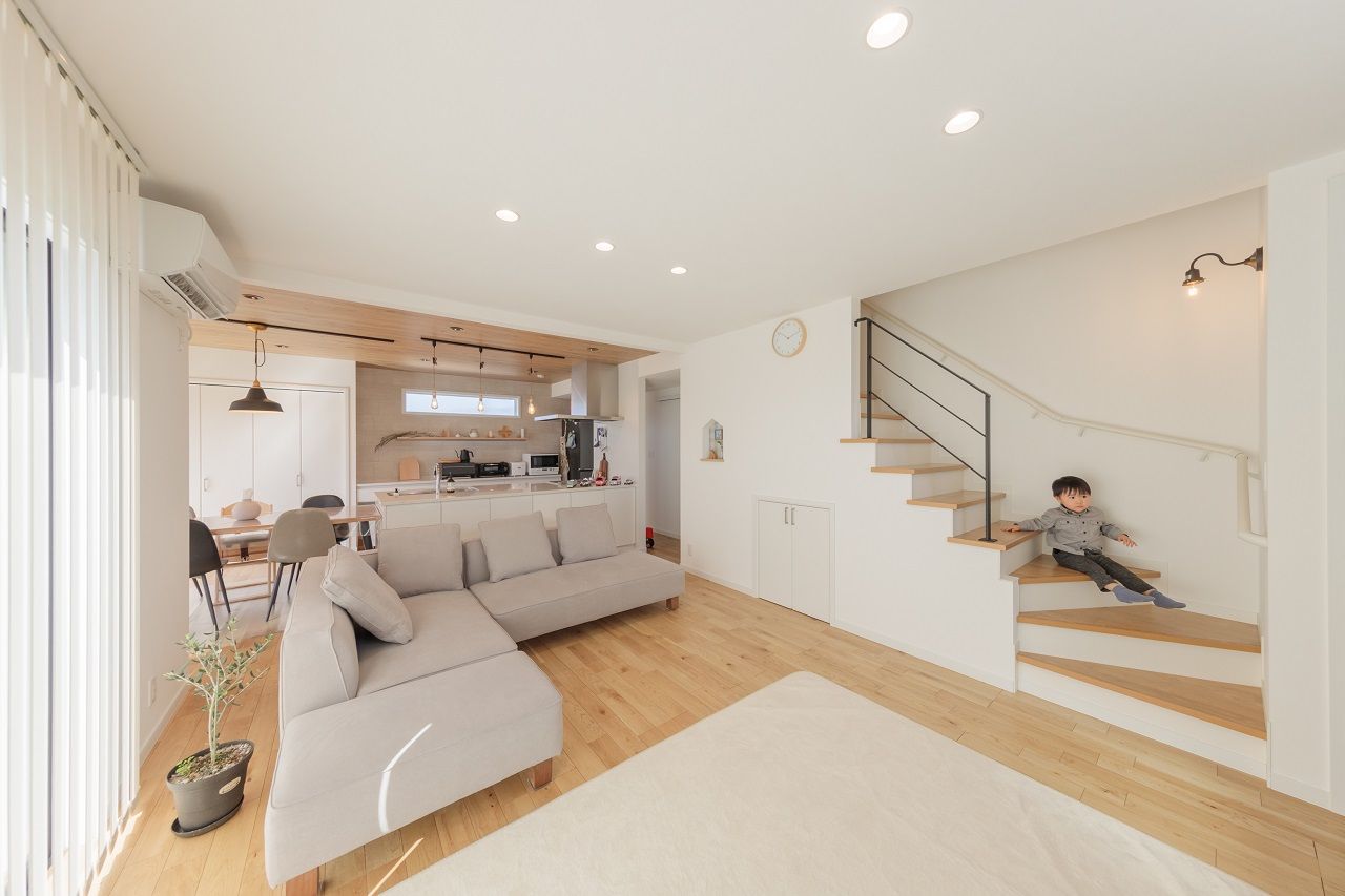 サンワ設計 グレージュカラーがオシャレなこだわりがつまったリビング階段のある家の建築実例画像2