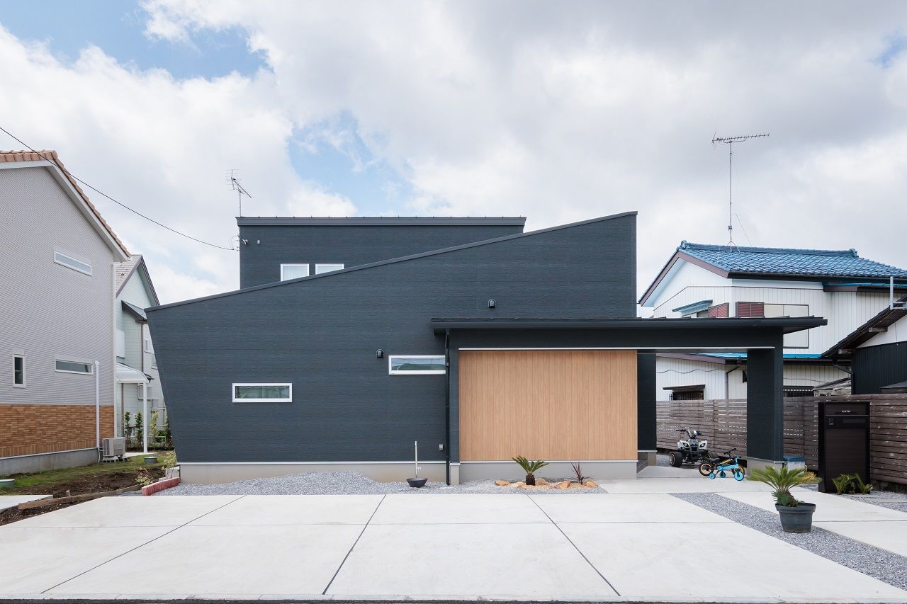 サンワ設計 タタミダイニングとピットリビングのある家の建築実例画像1