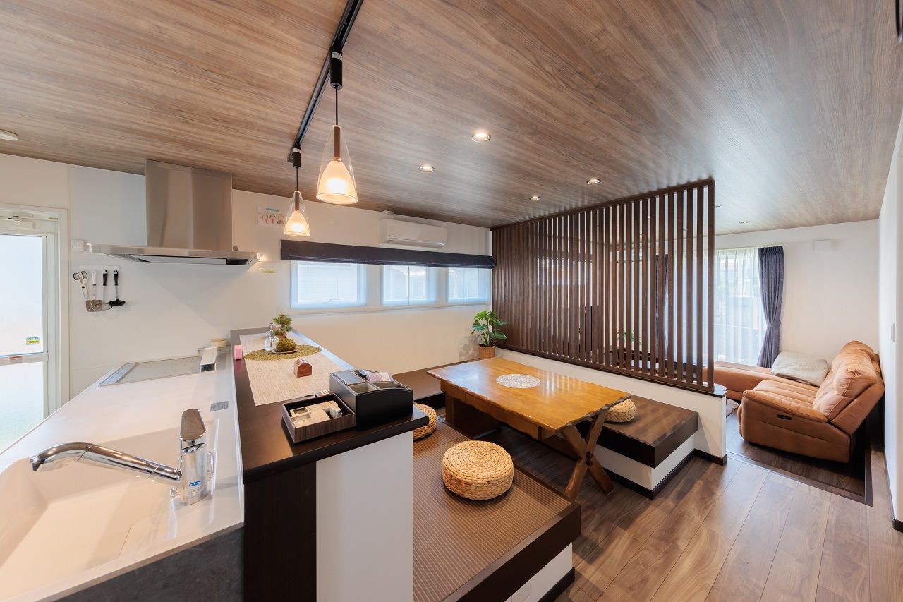 サンワ設計 タタミダイニングとピットリビングのある家の建築実例画像4