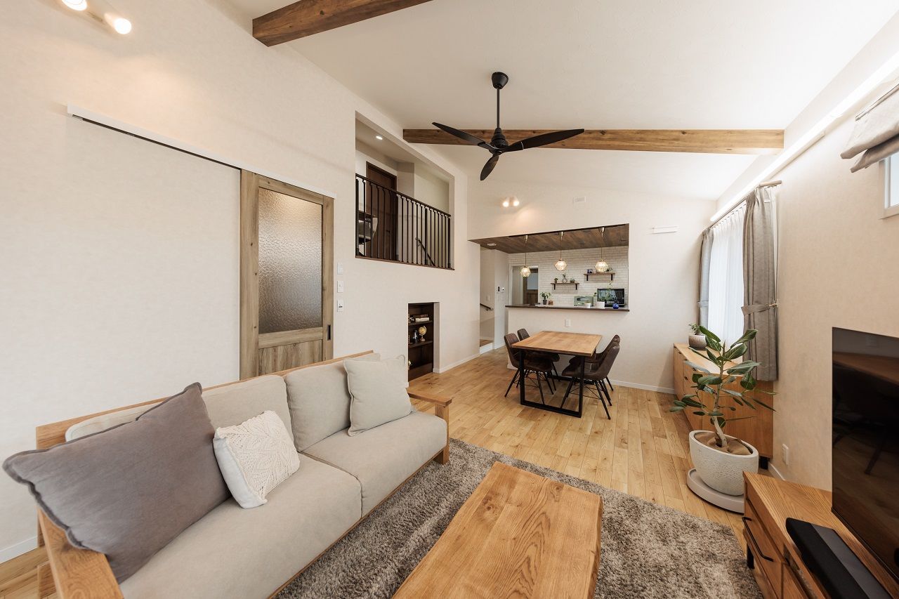 サンワ設計 暮らしを楽しむアウトドアリビングと広い土間収納のある1.5階の平屋の建築実例画像2