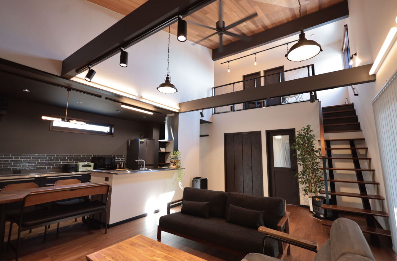 サンワ設計 空間を生かしたアメリカンヴィンテージ風ガレージの家の建築実例画像2