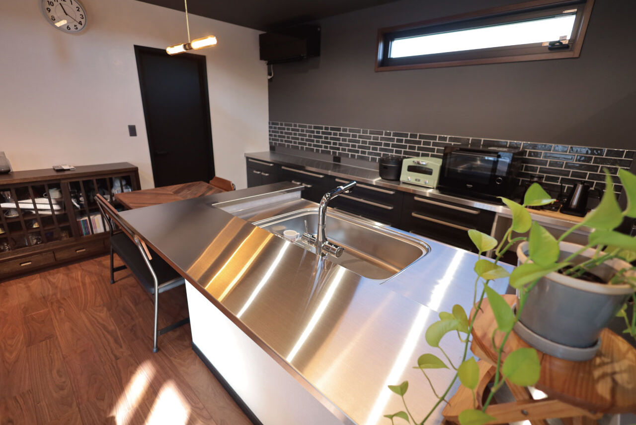 サンワ設計 空間を生かしたアメリカンヴィンテージ風ガレージの家の建築実例画像3