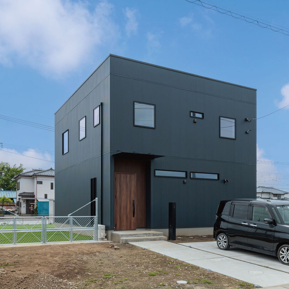 サンワ設計 吹抜けでかなえる開放感　スクエアデザインの家の建築実例画像