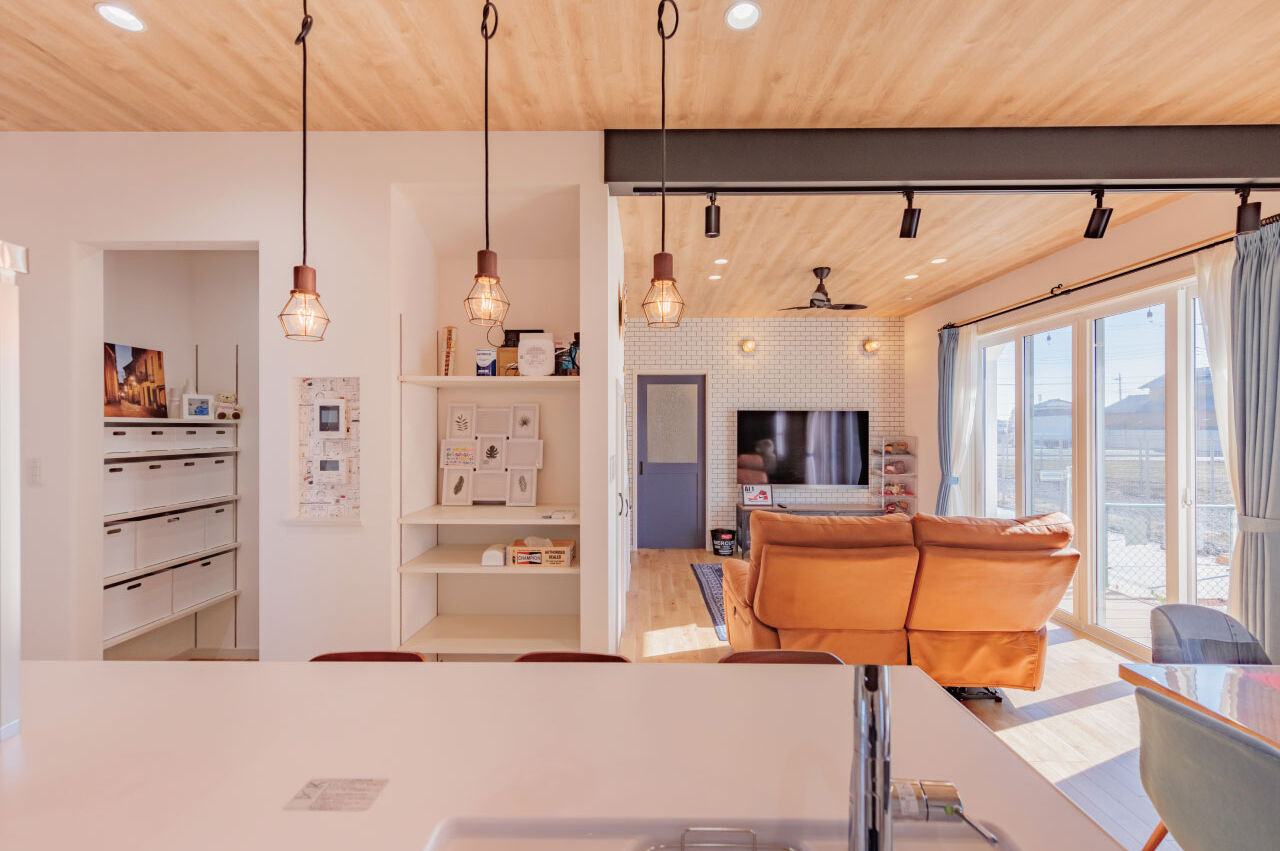 サンワ設計 カバードポーチのあるカリフォルニアテイストの家の建築実例画像3