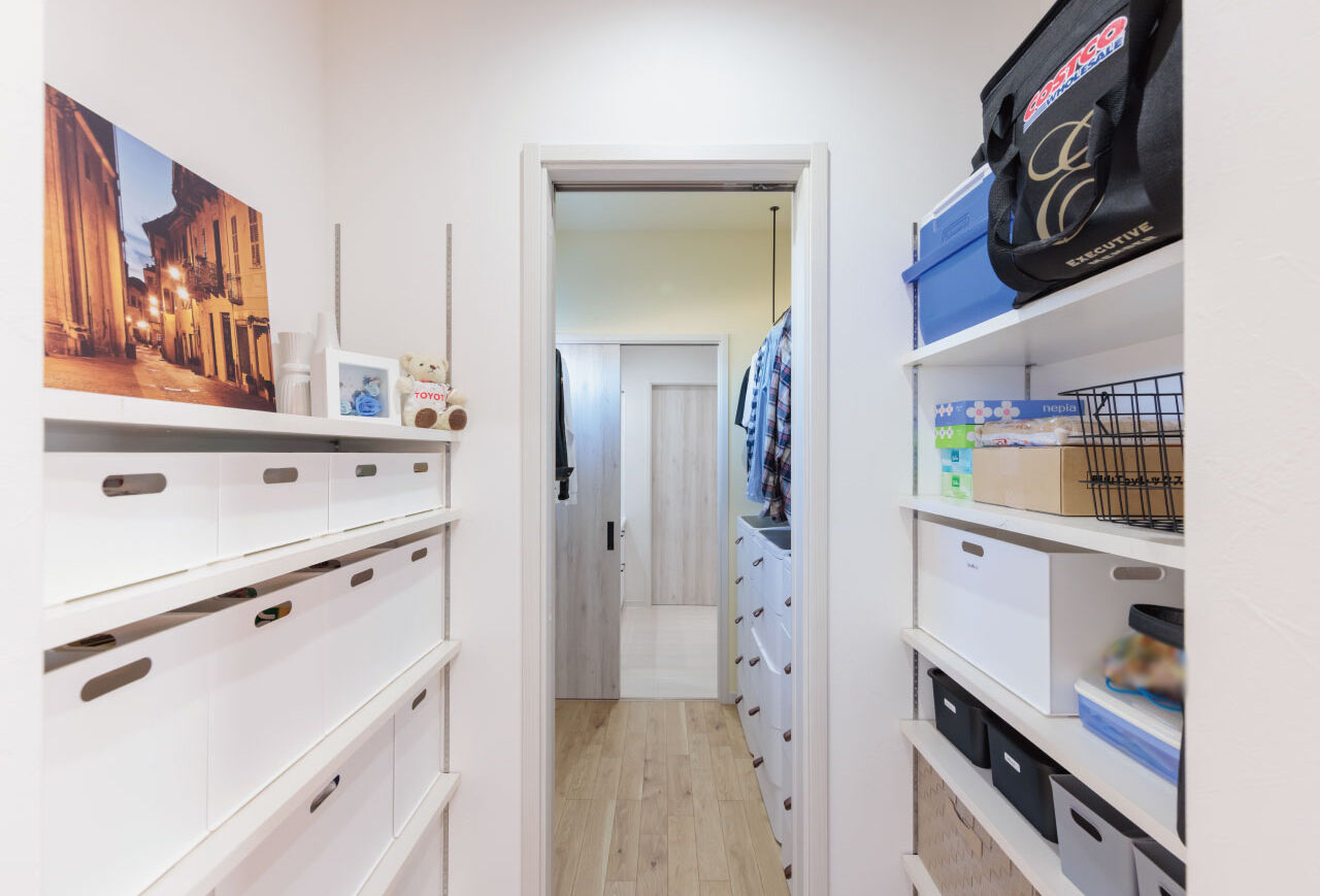 サンワ設計 カバードポーチのあるカリフォルニアテイストの家の建築実例画像5