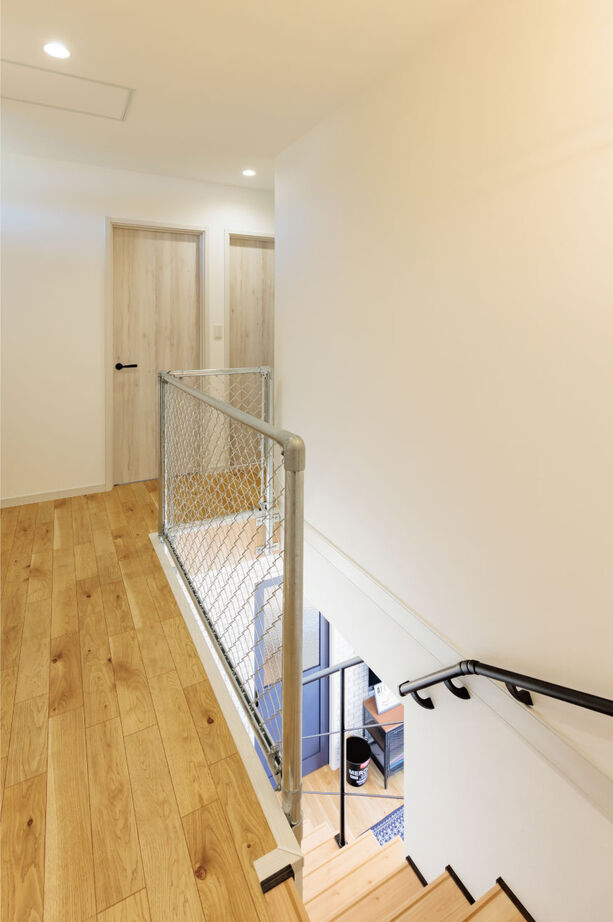 サンワ設計 カバードポーチのあるカリフォルニアテイストの家の建築実例画像6