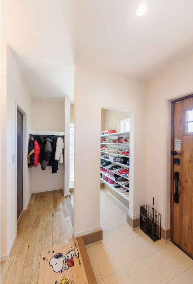 サンワ設計 カバードポーチのあるカリフォルニアテイストの家の建築実例画像7