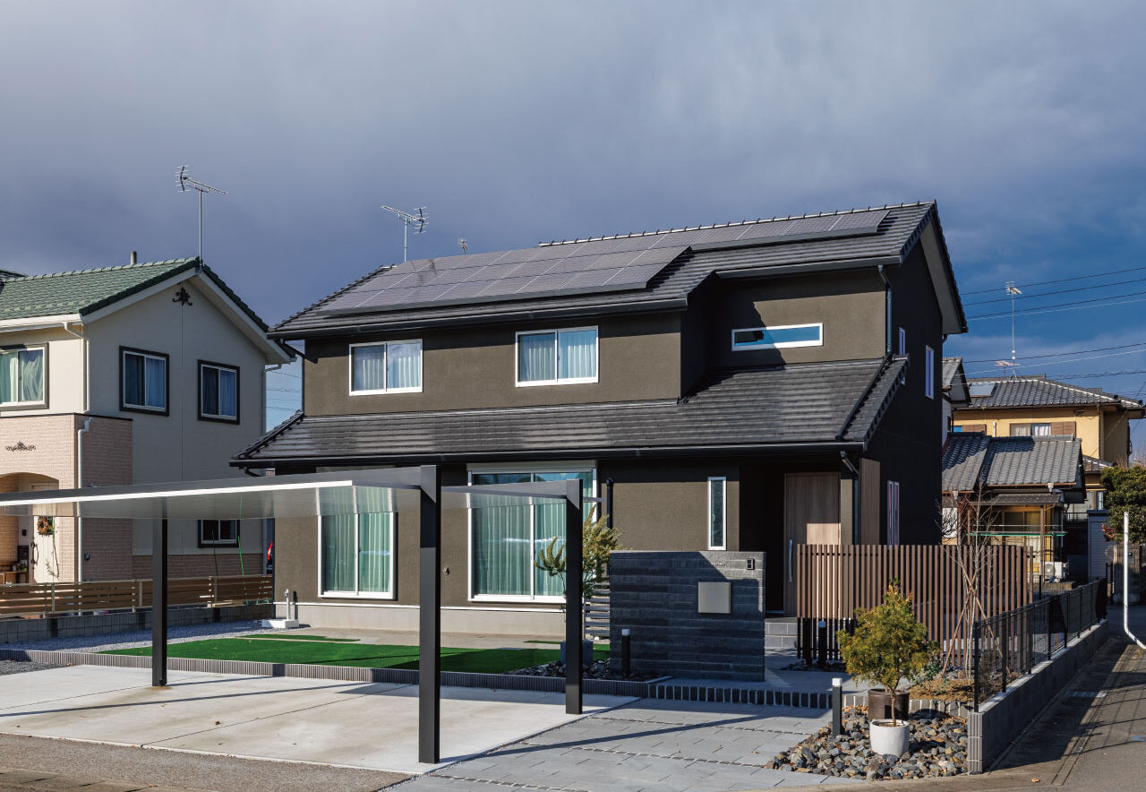 サンワ設計 ダークグレーの塗り壁が目を惹く和モダンな家の建築実例画像9