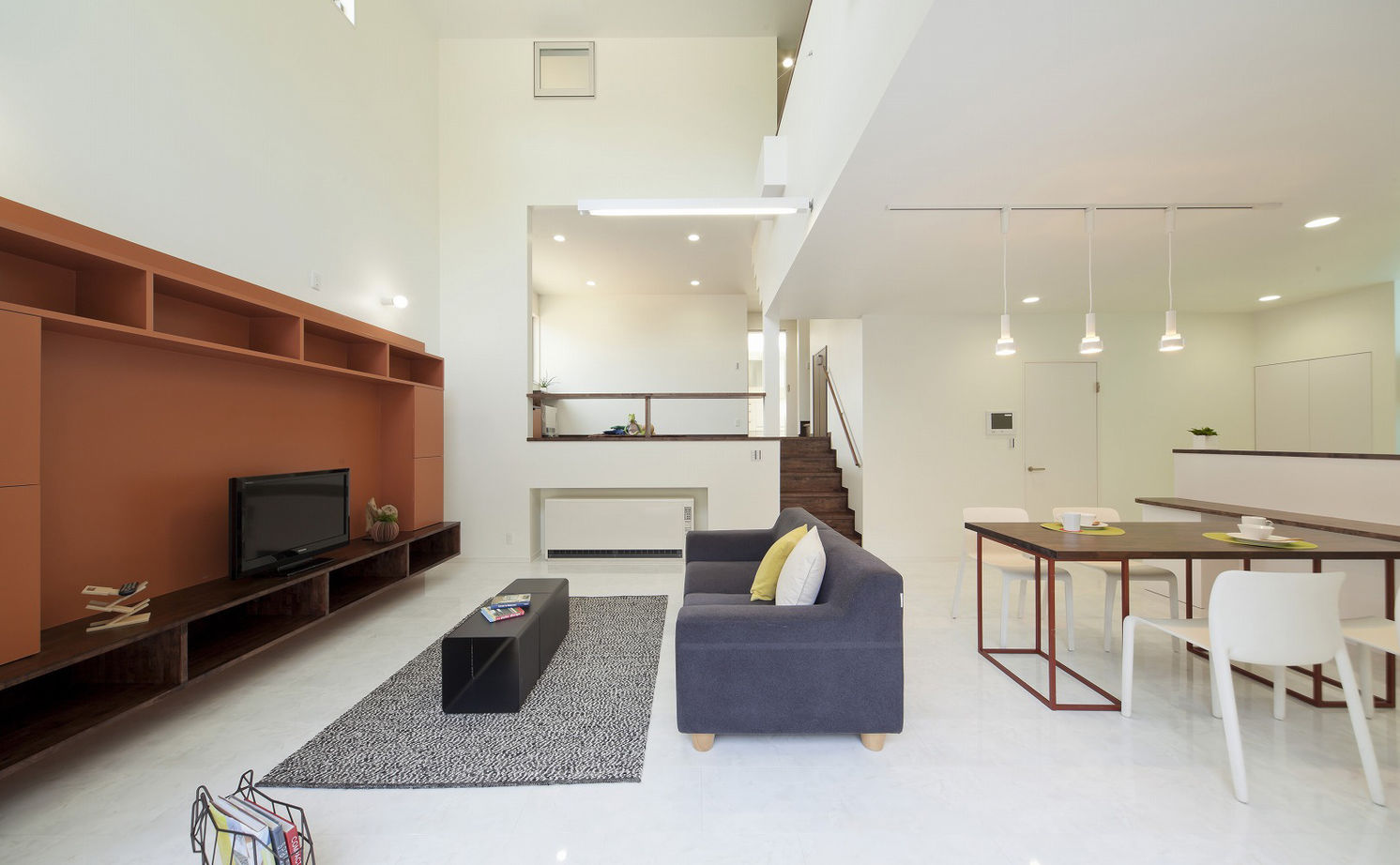 家工房 【3270万円/60坪】5層のスキップフロアに中庭・吹抜け・書斎も。白モダンなガレージハウス＜間取り図有＞の建築実例画像5