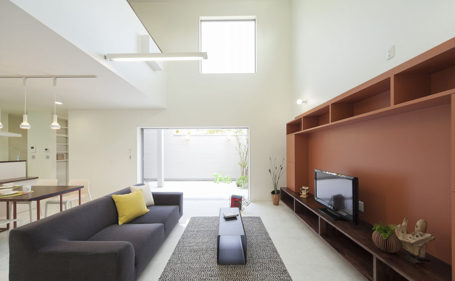 家工房 【3270万円/60坪】5層のスキップフロアに中庭・吹抜け・書斎も。白モダンなガレージハウス＜間取り図有＞の建築実例画像6