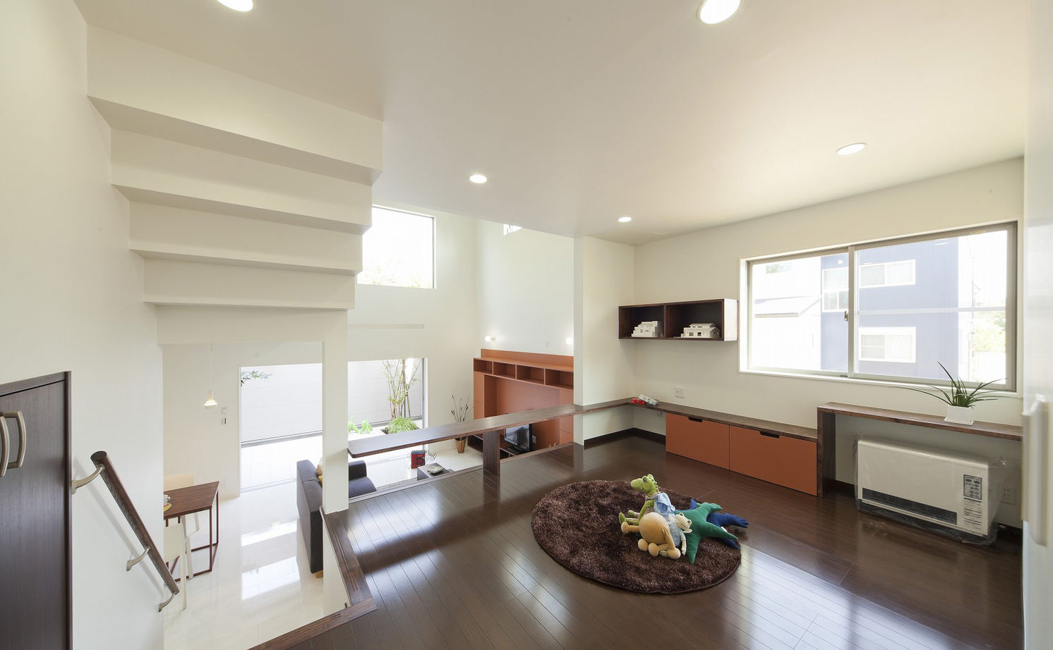 家工房 【3270万円/60坪】5層のスキップフロアに中庭・吹抜け・書斎も。白モダンなガレージハウス＜間取り図有＞の建築実例画像7