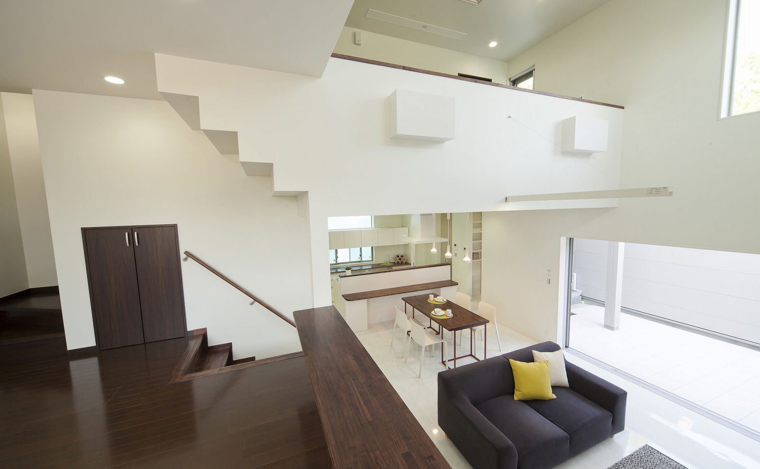 家工房 【3270万円/60坪】5層のスキップフロアに中庭・吹抜け・書斎も。白モダンなガレージハウス＜間取り図有＞の建築実例画像8