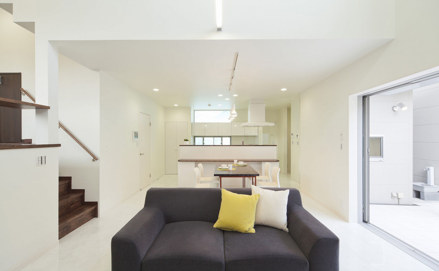 家工房 【3270万円/60坪】5層のスキップフロアに中庭・吹抜け・書斎も。白モダンなガレージハウス＜間取り図有＞の建築実例画像9