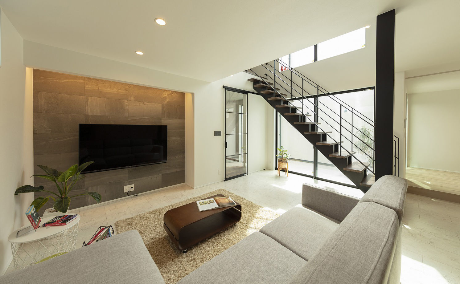 家工房 【2800万円／41坪】中庭に面した開放的な空間と、充実しすぎる収納でデザインと機能性を両立した住まいの建築実例画像3