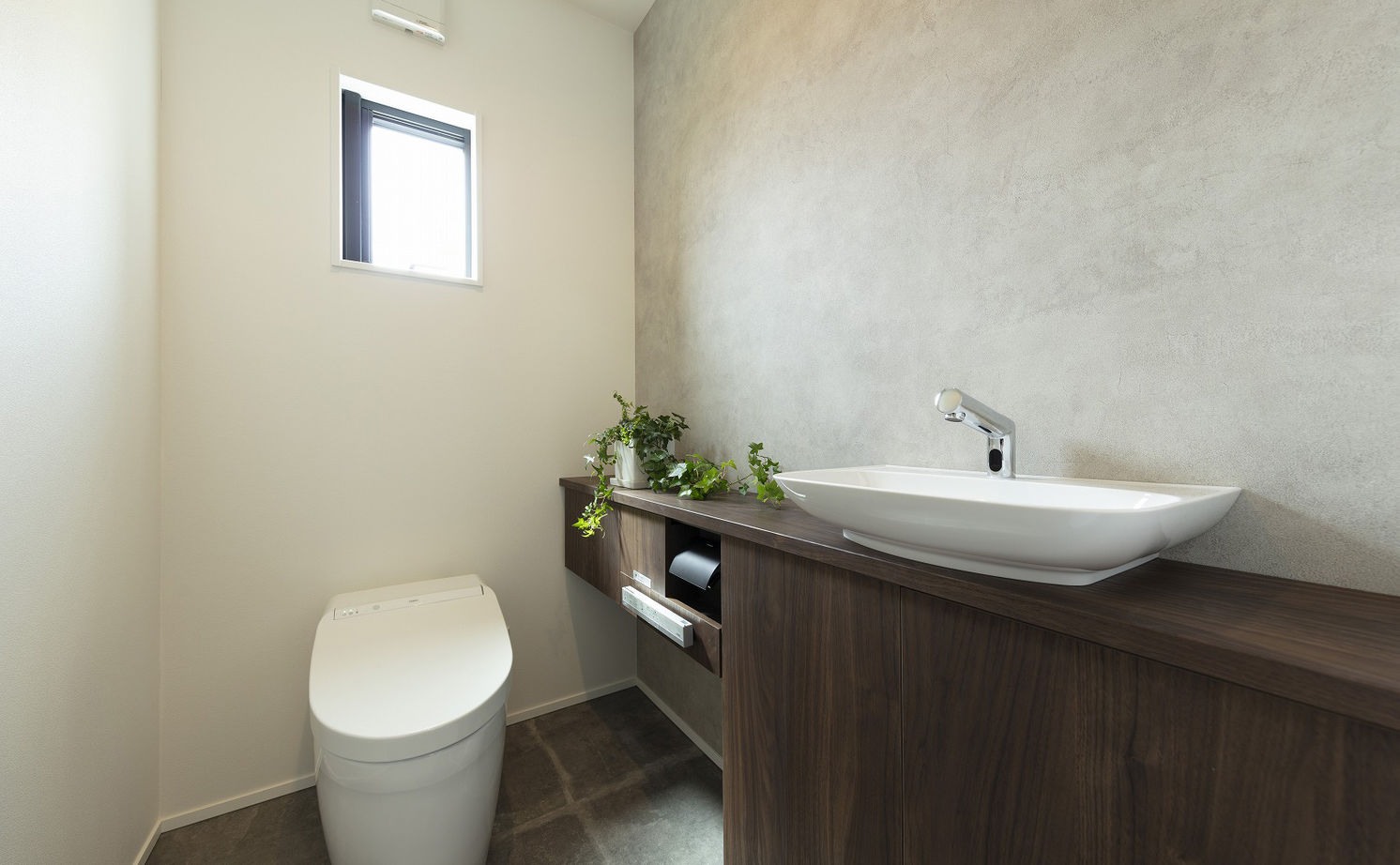 家工房 【2800万円／41坪】中庭に面した開放的な空間と、充実しすぎる収納でデザインと機能性を両立した住まいの建築実例画像9